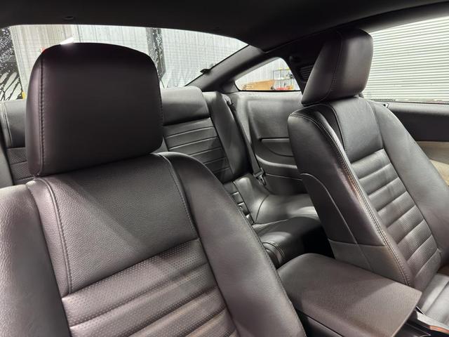 Photo of 2007 Black Ford Mustang