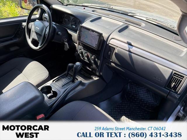 Photo of 2004 Bright Silver Metallic Jeep Grand Cherokee