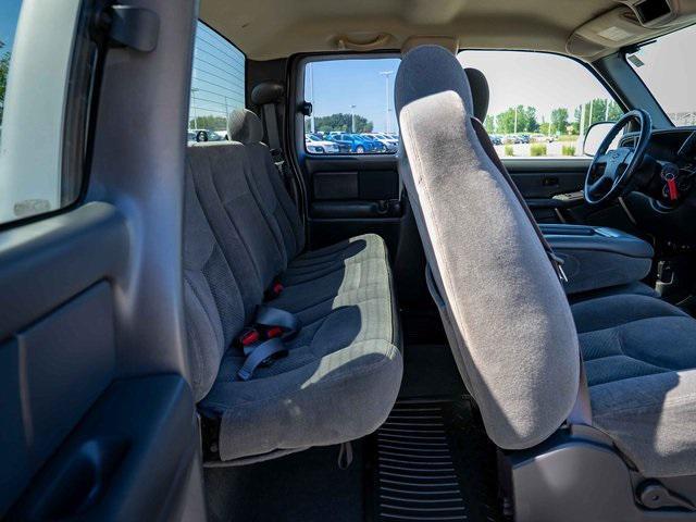 Photo of 2004 Silver Birch Metallic Chevrolet Silverado 1500