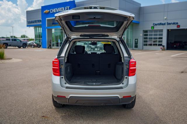 Photo of 2017 Silver Ice Metallic Chevrolet Equinox