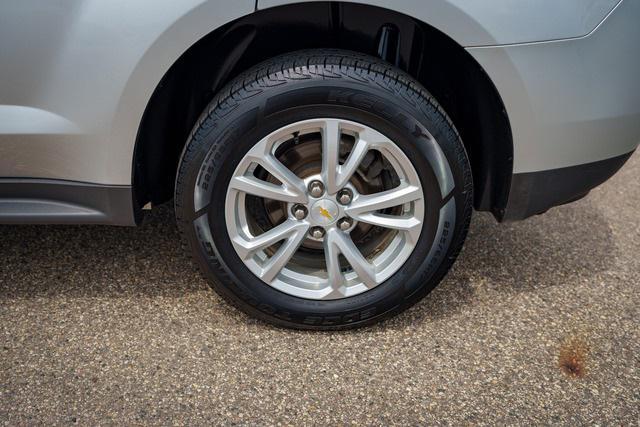 Photo of 2017 Silver Ice Metallic Chevrolet Equinox