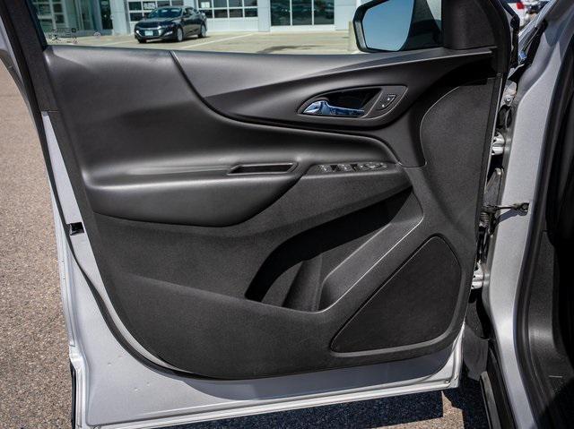 Photo of 2022 Silver Ice Metallic Chevrolet Equinox