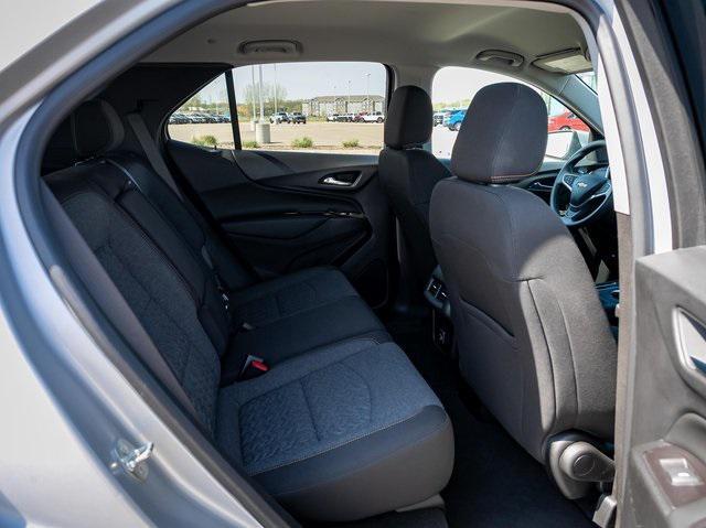 Photo of 2022 Silver Ice Metallic Chevrolet Equinox