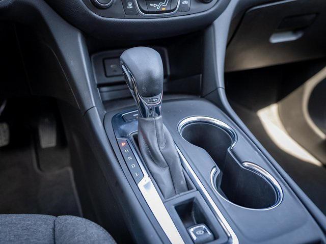 Photo of 2022 Silver Ice Metallic Chevrolet Equinox