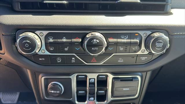 Photo of 2024 Silver Zynith Clearcoat Jeep Wrangler