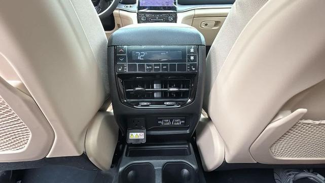 Photo of 2025 Bright White Clearcoat Jeep Grand Cherokee L