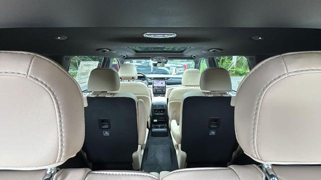 Photo of 2025 Bright White Clearcoat Jeep Grand Cherokee L