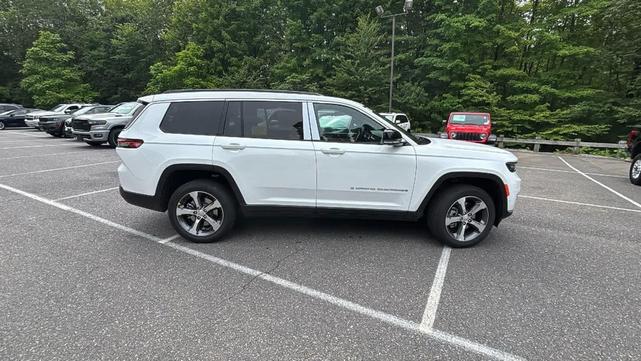 Photo of 2025 Bright White Clearcoat Jeep Grand Cherokee L