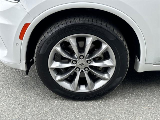 Photo of 2022 White Knuckle Clearcoat Dodge Durango