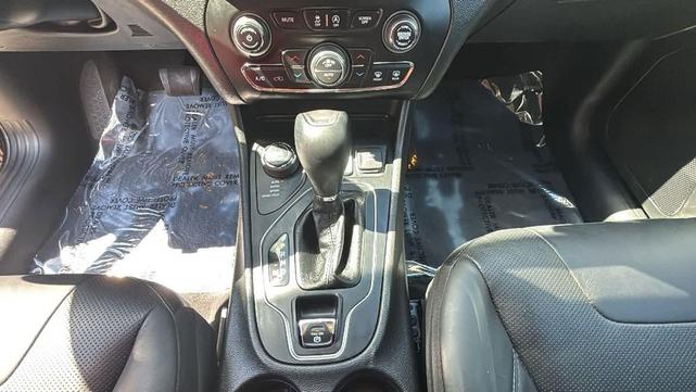 Photo of 2021 Diamond Black Crystal Pearlcoat Jeep Cherokee