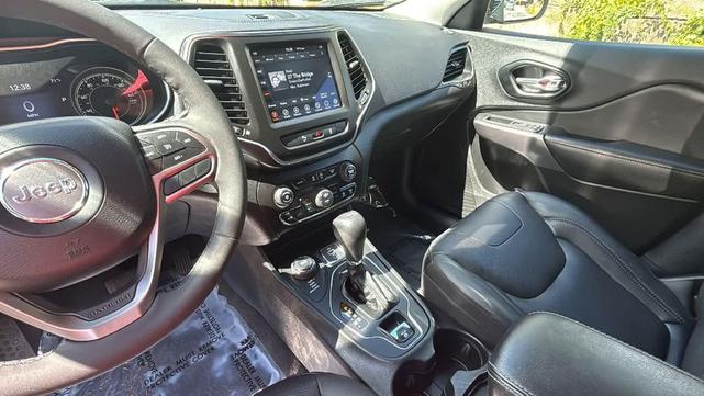 Photo of 2021 Diamond Black Crystal Pearlcoat Jeep Cherokee