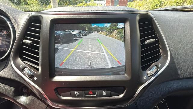 Photo of 2021 Diamond Black Crystal Pearlcoat Jeep Cherokee