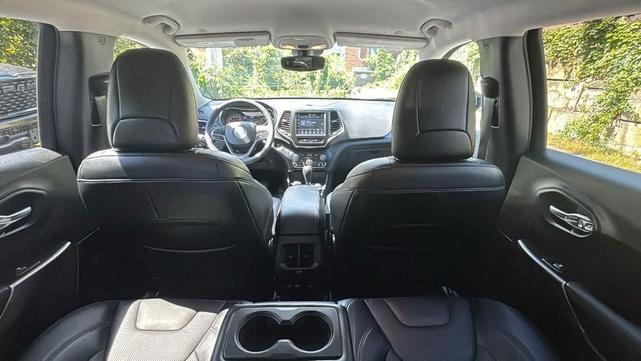 Photo of 2021 Diamond Black Crystal Pearlcoat Jeep Cherokee