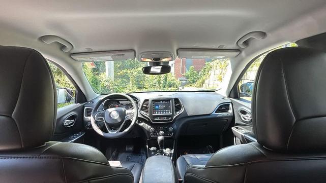 Photo of 2021 Diamond Black Crystal Pearlcoat Jeep Cherokee