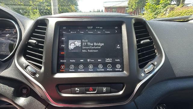 Photo of 2021 Diamond Black Crystal Pearlcoat Jeep Cherokee