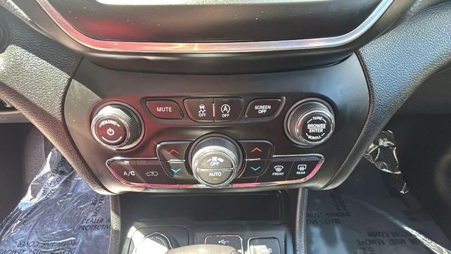 Photo of 2021 Diamond Black Crystal Pearlcoat Jeep Cherokee