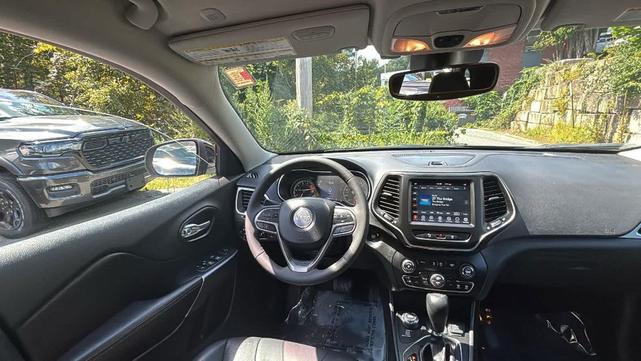 Photo of 2021 Diamond Black Crystal Pearlcoat Jeep Cherokee