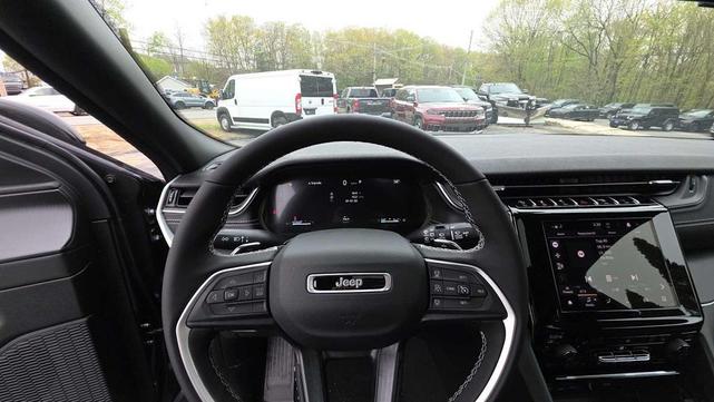 Photo of 2025 Baltic Gray Metallic Clearcoat Jeep Grand Cherokee L