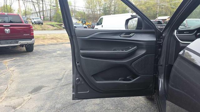 Photo of 2025 Baltic Gray Metallic Clearcoat Jeep Grand Cherokee L