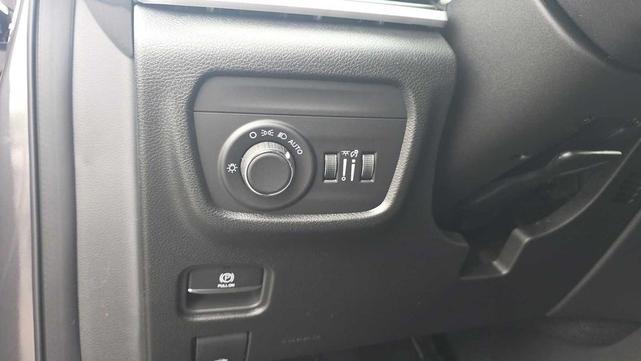 Photo of 2025 Baltic Gray Metallic Clearcoat Jeep Grand Cherokee L