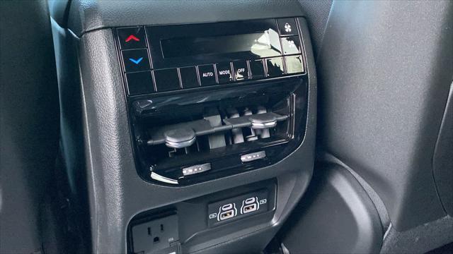 Photo of 2025 Bright White Clearcoat Jeep Grand Cherokee L