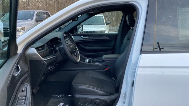Photo of 2025 Bright White Clearcoat Jeep Grand Cherokee L