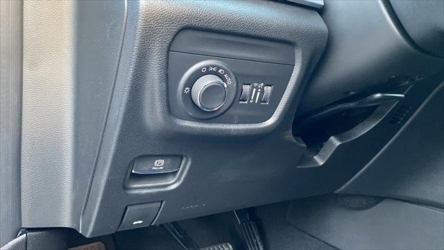 Photo of 2025 Bright White Clearcoat Jeep Grand Cherokee L