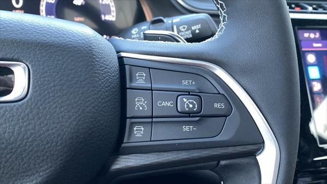 Photo of 2025 Bright White Clearcoat Jeep Grand Cherokee L