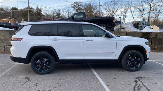 Photo of 2025 Bright White Clearcoat Jeep Grand Cherokee L