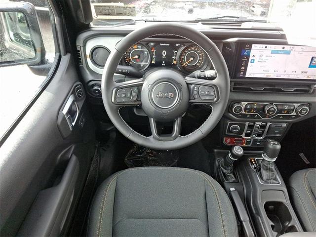 Photo of 2025 Black Clearcoat Jeep Wrangler