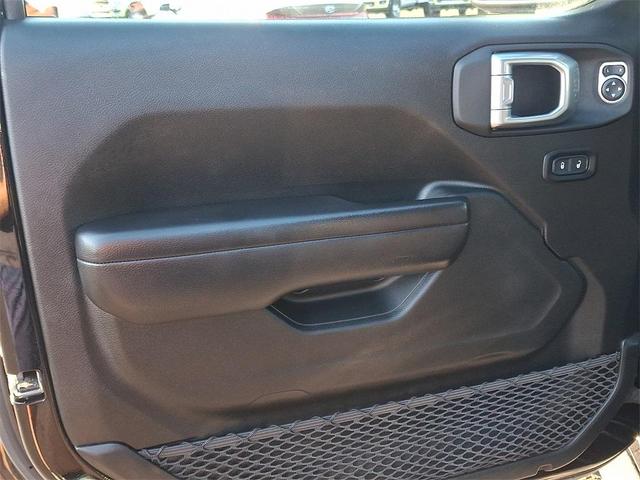 Photo of 2021 Black Clearcoat Jeep Gladiator