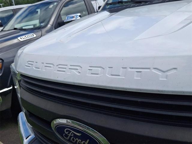 Photo of 2019 Oxford White Ford F-250