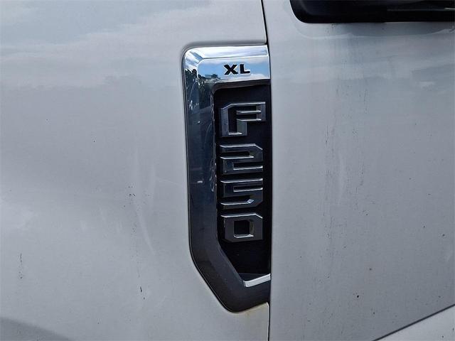 Photo of 2019 Oxford White Ford F-250
