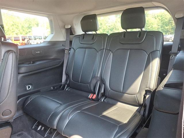 Photo of 2022 Metallic Jeep Grand Cherokee L