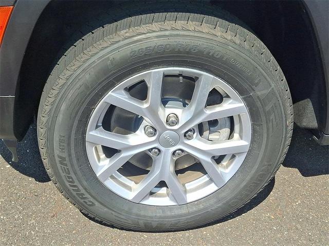 Photo of 2022 Metallic Jeep Grand Cherokee L