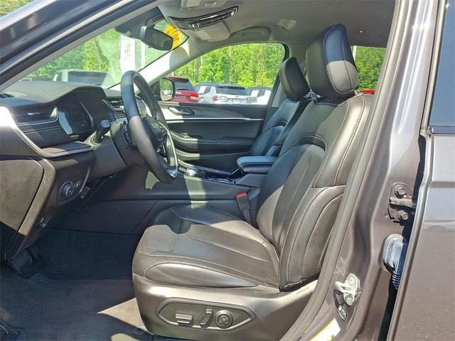 Photo of 2022 Metallic Jeep Grand Cherokee L