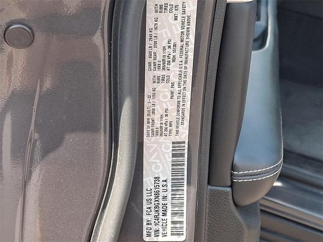 Photo of 2022 Metallic Jeep Grand Cherokee L
