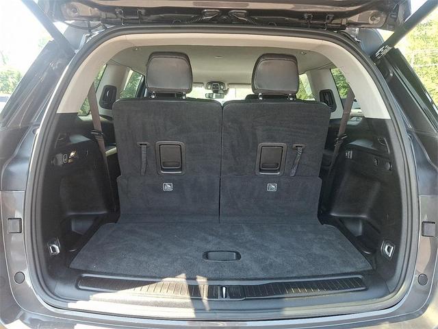 Photo of 2022 Metallic Jeep Grand Cherokee L