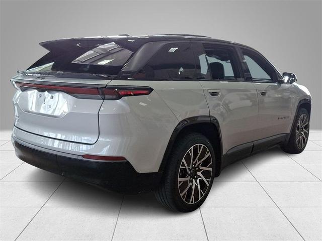 Photo of 2025 Silver Zynith Clearcoat Jeep Wagoneer S