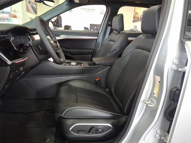 Photo of 2025 Silver Zynith Clearcoat Jeep Wagoneer S