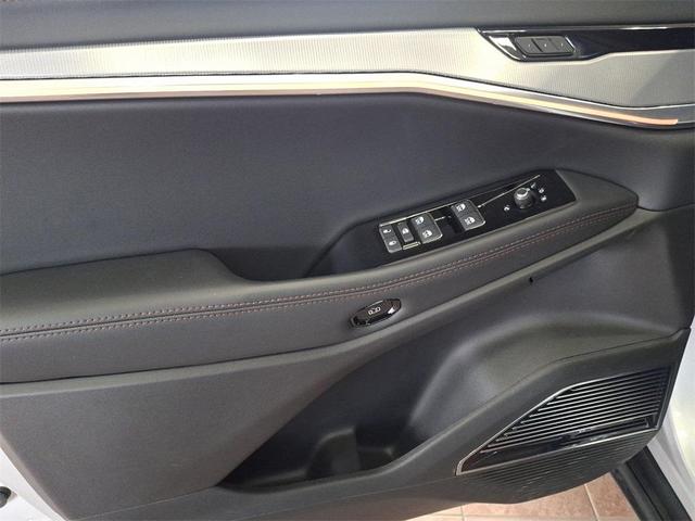 Photo of 2025 Silver Zynith Clearcoat Jeep Wagoneer S