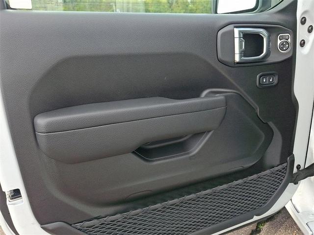 Photo of 2025 Bright White Clearcoat Jeep Gladiator