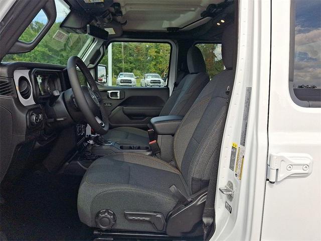 Photo of 2025 Bright White Clearcoat Jeep Gladiator