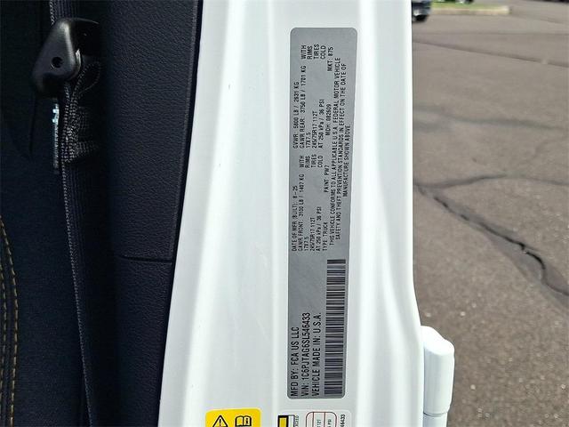 Photo of 2025 Bright White Clearcoat Jeep Gladiator