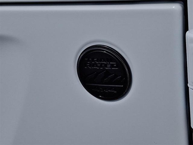 Photo of 2025 Bright White Clearcoat Jeep Gladiator