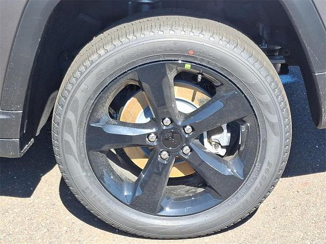 Photo of 2025 Metallic Jeep Grand Cherokee L
