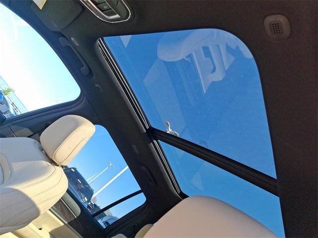 Photo of 2025 Metallic Jeep Grand Cherokee L