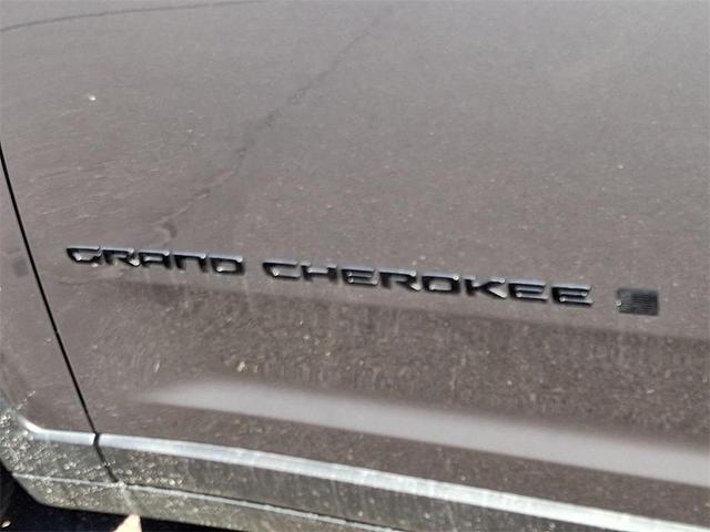 Photo of 2025 Metallic Jeep Grand Cherokee L