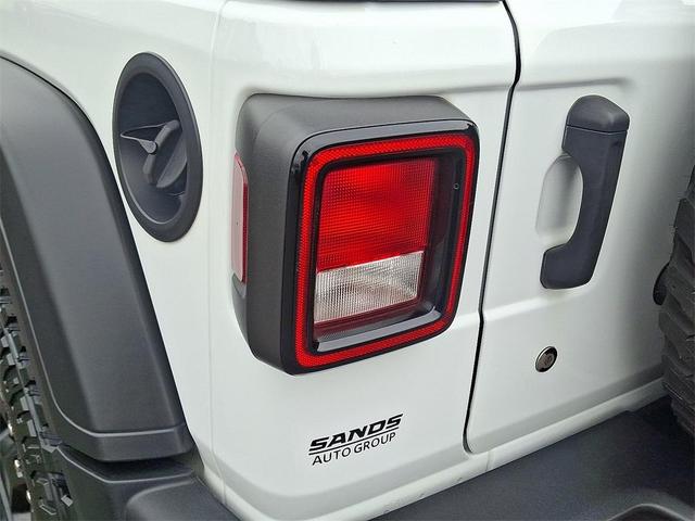 Photo of 2021 Bright White Clearcoat Jeep Wrangler Unlimited