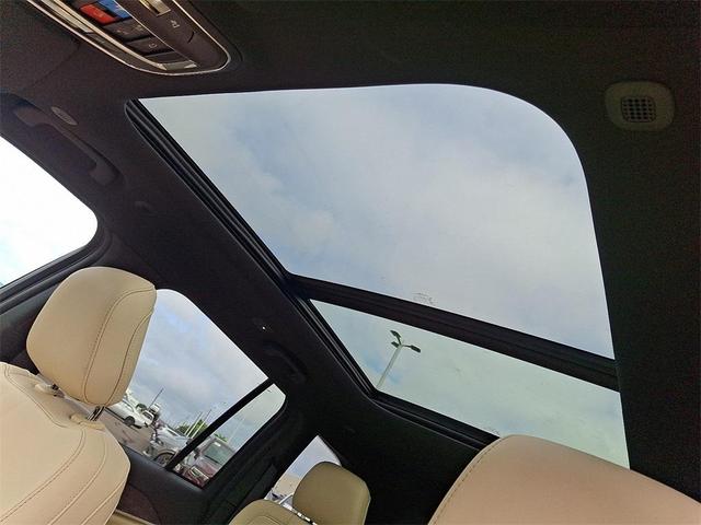 Photo of 2025 Metallic Jeep Grand Cherokee